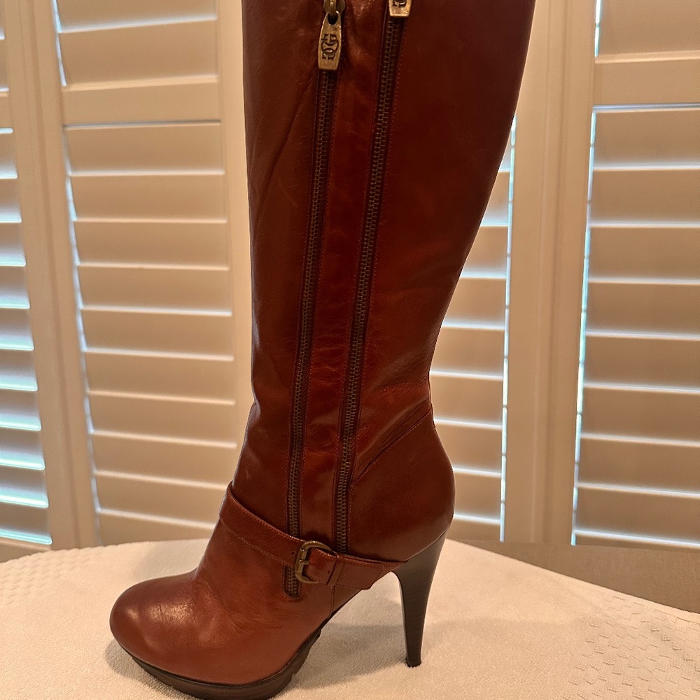 Brown Guess boots